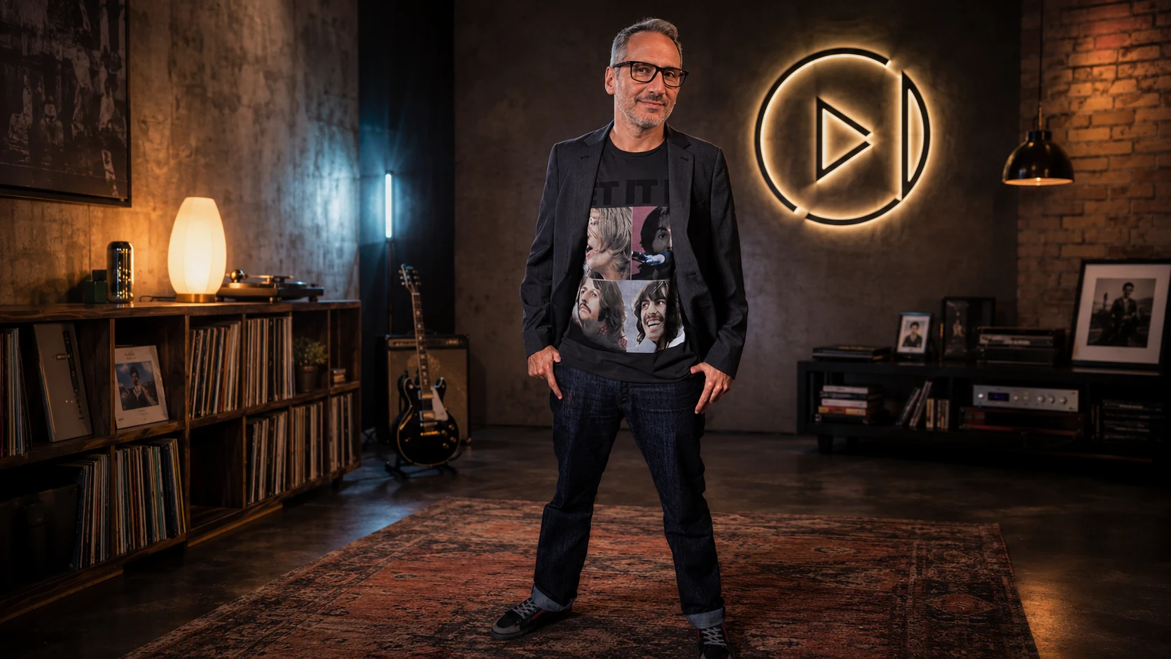 Daniel Domínguez en un estudio audiovisual y musical